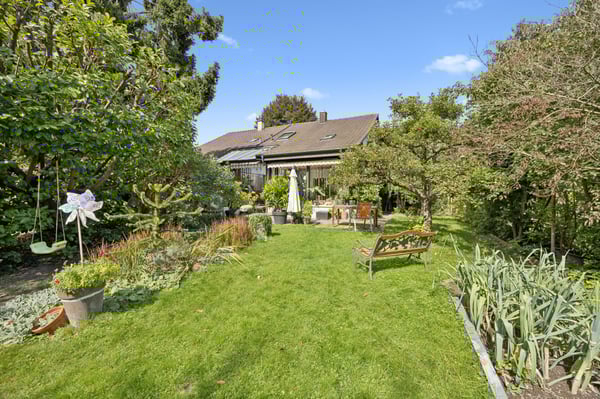 Familienfreundliches Haus mit grossem Gartenparadies 1