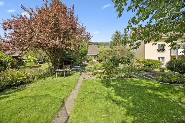 Familienfreundliches Haus mit grossem Gartenparadies 10