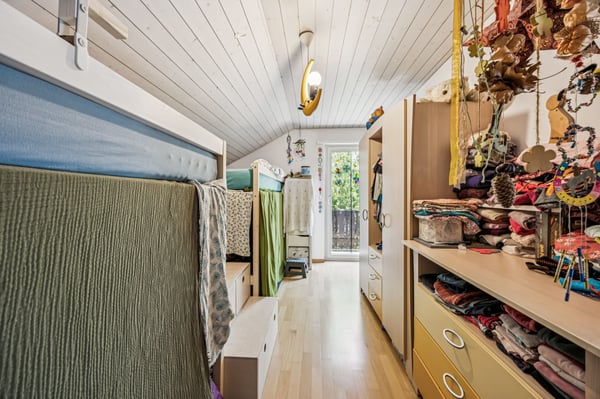 Familienfreundliches Haus mit grossem Gartenparadies 12