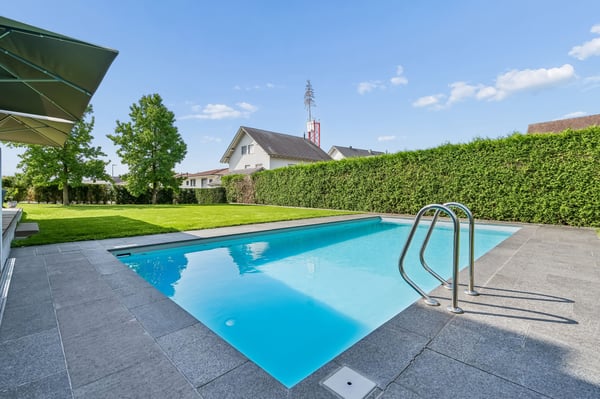 Wohnen wie im Ferienresort - Architektenhaus mit Pool und Garten 2