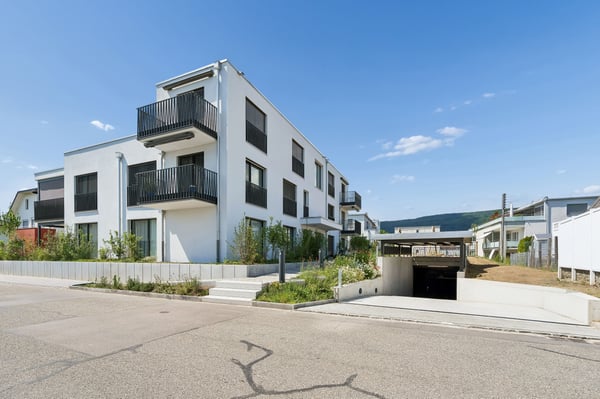 Wohnen wie im Einfamilienhaus - 4.5 Zimmer mit riesigem Privatgarten 2