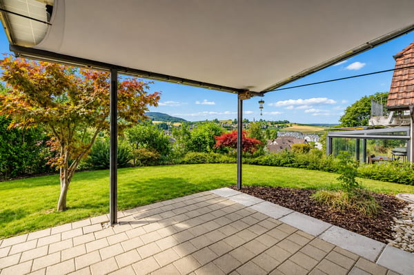 Exklusive Landhausvilla mit Türmli an sonniger Südwesthanglage, nur 30 Minuten bis Zürich HB 2
