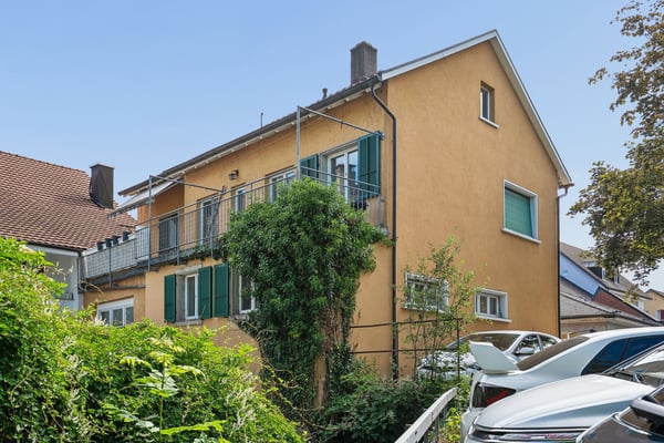 Zentrales Wohn- & Geschäftshaus mit Terrasse in Frick 2
