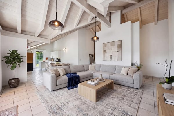 Allein unter dem Dach - 4½ Zimmer mit offenem Dachstuhl, Terrasse und Weitsicht 2