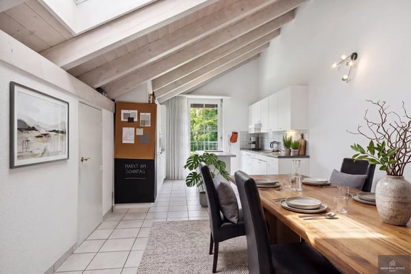 Allein unter dem Dach - 4½ Zimmer mit offenem Dachstuhl, Terrasse und Weitsicht 4
