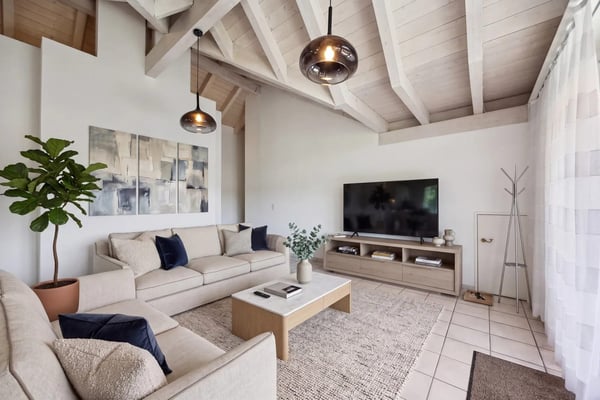Allein unter dem Dach - 4½ Zimmer mit offenem Dachstuhl, Terrasse und Weitsicht 3