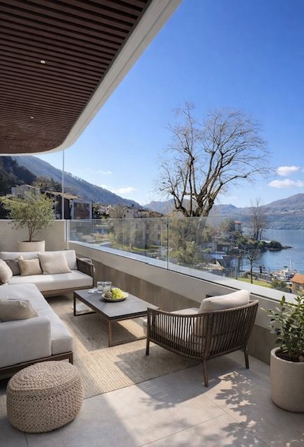 Villa di design in posizione unica con vista lago mozzafiato e darsena 2