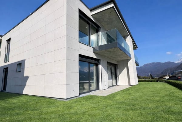 Raffinata Villa Contemporanea di Nuova Costruzione con Giardino Privato 17
