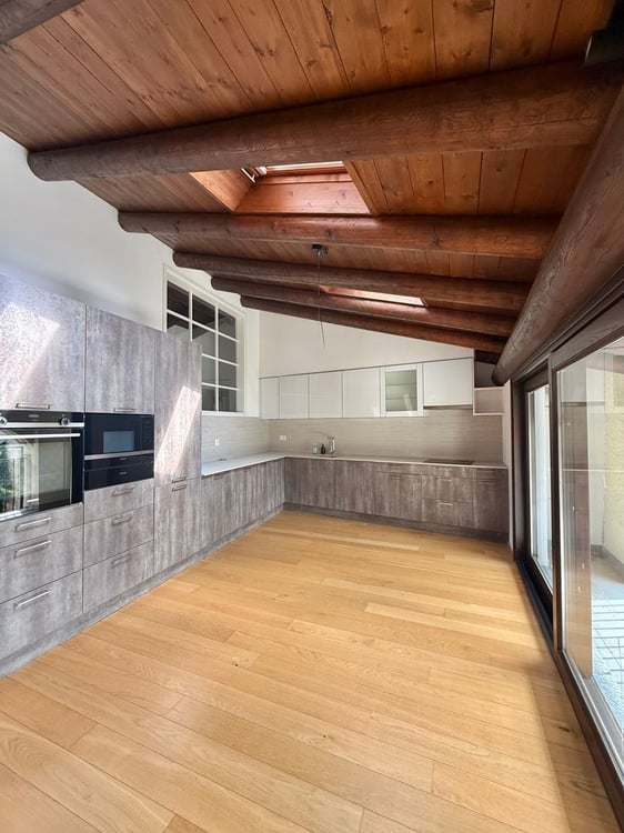 Esclusivo attico duplex di 5,5 locali con loggiato panoramico e giardino privato nel cuore di Origlio 7
