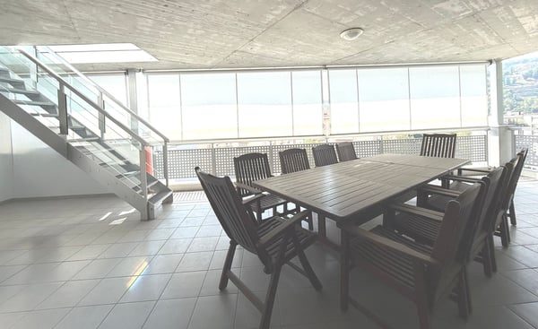 Recente costruzione • Oltre 200 m² di terrazzi privati • Jacuzzi • Vista panoramica • 2 posti auto 4