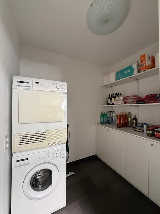 Recente costruzione • Oltre 200 m² di terrazzi privati • Jacuzzi • Vista panoramica • 2 posti auto 9