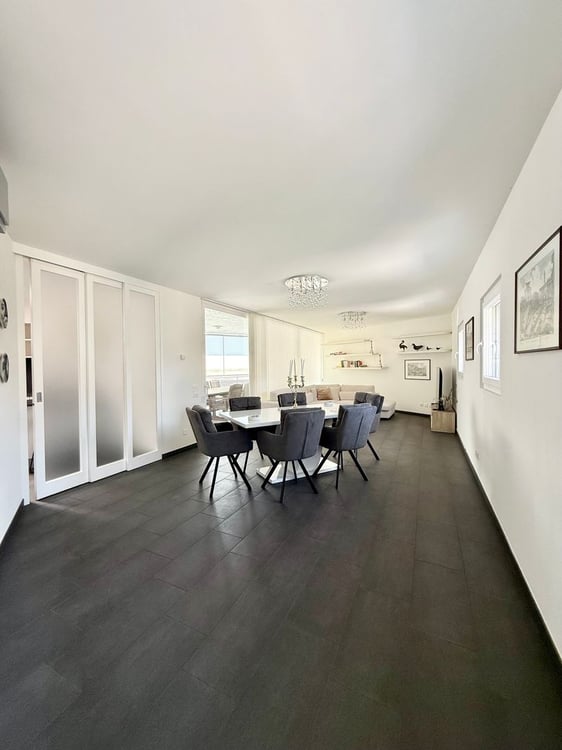 Recente costruzione • Oltre 200 m² di terrazzi privati • Jacuzzi • Vista panoramica • 2 posti auto 3