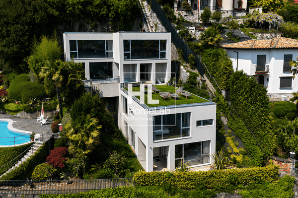 VILLA MODERNA CON PRESTIGIOSA VISTA LAGO 13