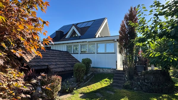 Charmantes Einfamilienhaus mit Garten an sonniger Wohn-/Aussichtslage 1