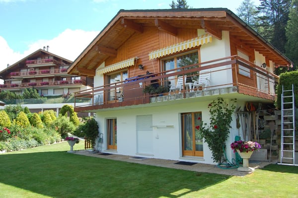 Chalet de caractère 6.5 pièces à Crans – Vue imprenable et cadre alpin exceptionnel 1