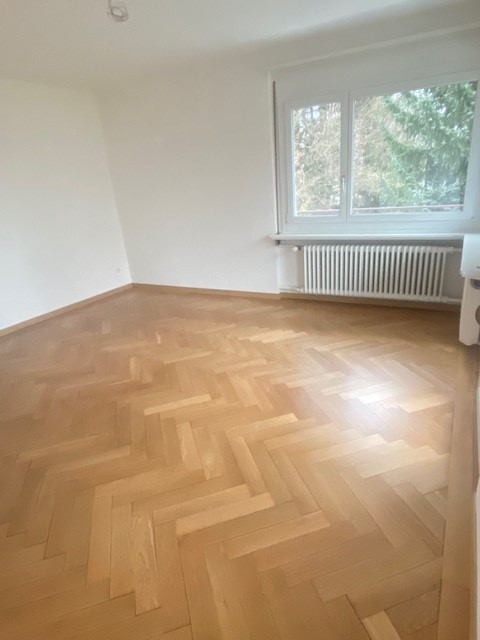 Charmante 2.5-Zimmer-Wohnung mit zusätzlich separaten Büro- Gästezimmer 7