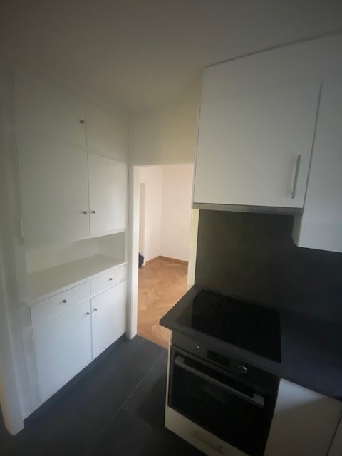 Charmante 2.5-Zimmer-Wohnung mit zusätzlich separaten Büro- Gästezimmer 3
