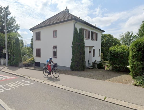 Charmante 2.5-Zimmer-Wohnung mit zusätzlich separaten Büro- Gästezimmer 16