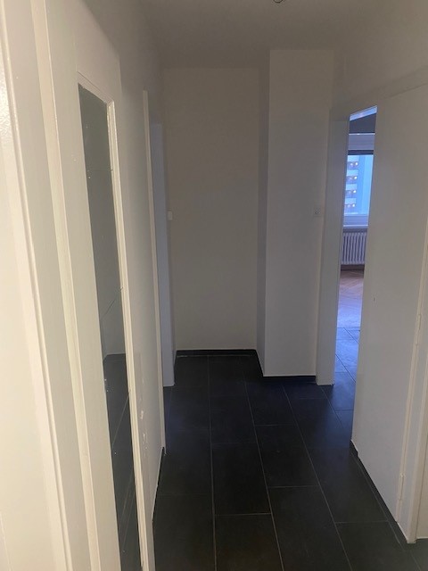 Charmante 2.5-Zimmer-Wohnung mit zusätzlich separaten Büro- Gästezimmer 5