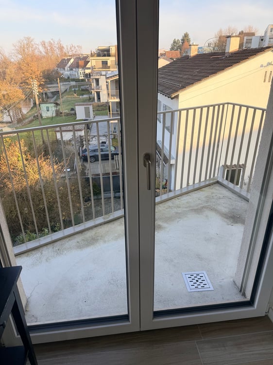 Modernes Studio mit Balkon in Opfikon – Neubau 4