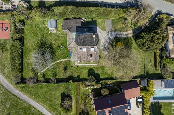 En exclusivité - Charmante propriété familiale avec dépendance, dans un écrin de verdure à Mies 3