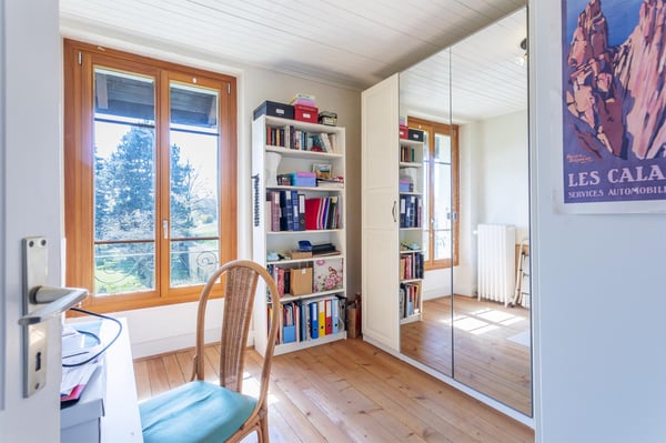 En exclusivité - Charmante propriété familiale avec dépendance, dans un écrin de verdure à Mies 8