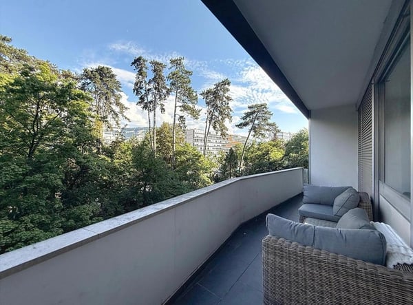 Florissant : Bel appartement de 3 pièces avec balcon, piscine et parking 8