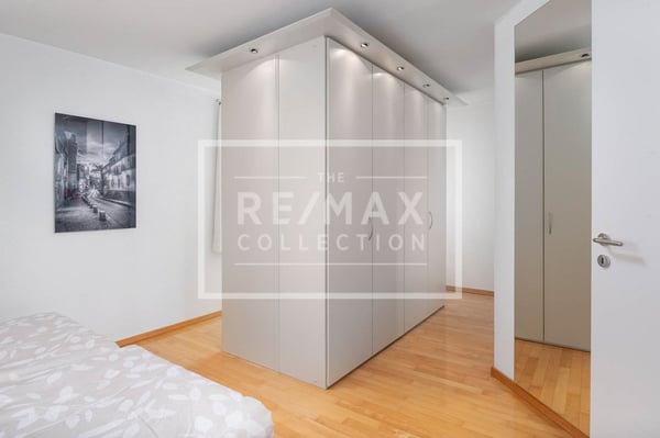 Sehr gepflegtes 1.5 Zimmer-Doppel-Einfamilienhaus mit 250 m² Netto-Wohnfläche 11