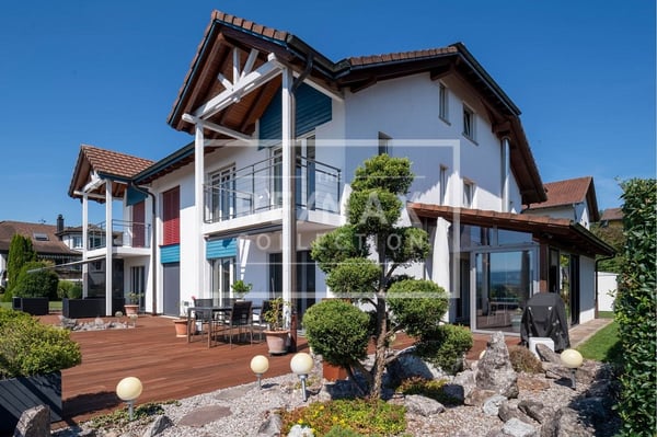 Sehr gepflegtes 1.5 Zimmer-Doppel-Einfamilienhaus mit 250 m² Netto-Wohnfläche 3