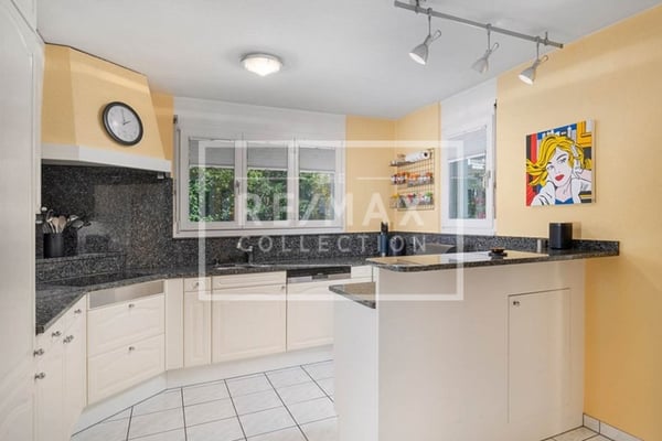 Sehr gepflegtes 1.5 Zimmer-Doppel-Einfamilienhaus mit 250 m² Netto-Wohnfläche 9