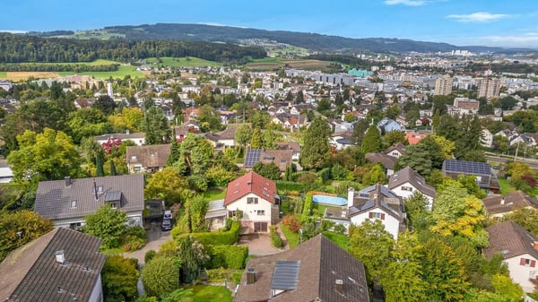 Freistehendes Einfamilienhaus an sonnenverwöhnter Lage 2