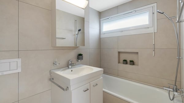 Bequeme 4.5-Zimmer-Gartenwohnung mit zwei Aussenbereichen 9