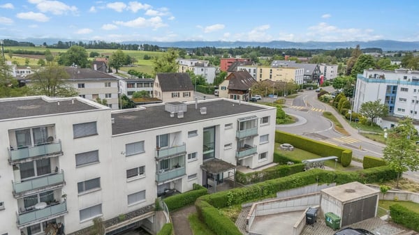 Bequeme 4.5-Zimmer-Gartenwohnung mit zwei Aussenbereichen 13