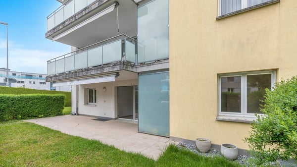 Bequeme 4.5-Zimmer-Gartenwohnung mit zwei Aussenbereichen 2