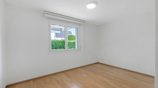 Bequeme 4.5-Zimmer-Gartenwohnung mit zwei Aussenbereichen 10