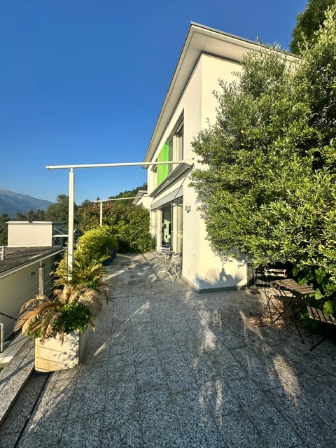 Elegantes Wohnhaus mit Seesicht und Terrasse 4