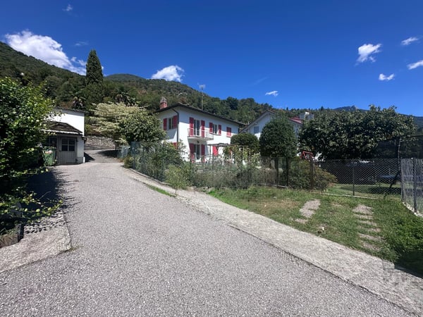 Zentrales Mehrfamilienhaus in Minusio mit Seesicht und Ausbaupotenzial 18