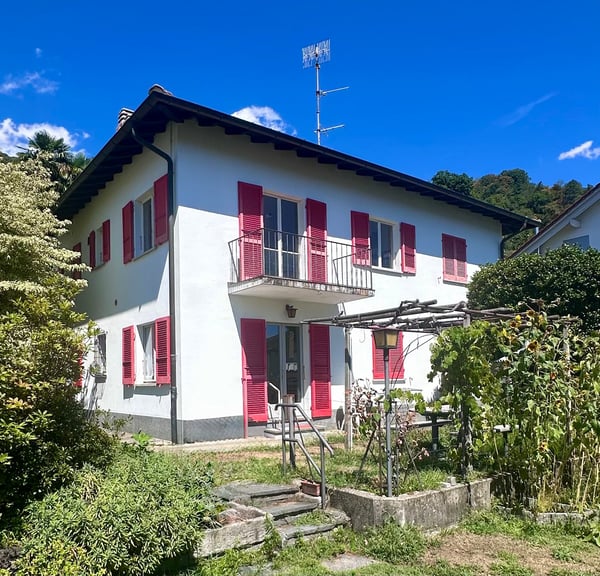 Zentrales Mehrfamilienhaus in Minusio mit Seesicht und Ausbaupotenzial 1