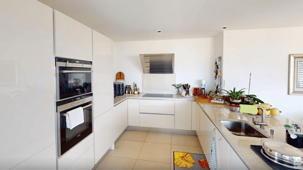 4.5-Zi.-Terrassenwohnung mit privatem Garten und Pool 7