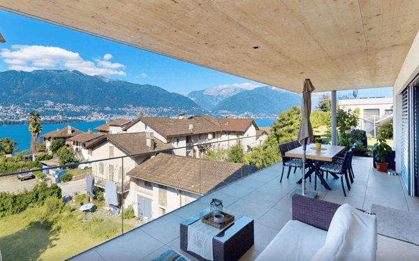 4.5-Zi.-Terrassenwohnung mit privatem Garten und Pool 2