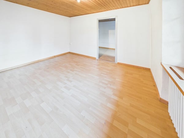 Seltene Gelegenheit: Wohnhaus mit Ökonomieteil und Baulandreserve auf 1'752 m² in Lostorf 6