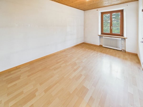 Seltene Gelegenheit: Wohnhaus mit Ökonomieteil und Baulandreserve auf 1'752 m² in Lostorf 4