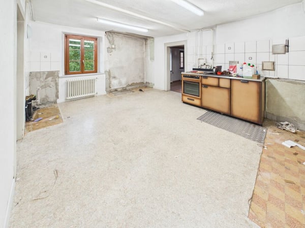 Seltene Gelegenheit: Wohnhaus mit Ökonomieteil und Baulandreserve auf 1'752 m² in Lostorf 10