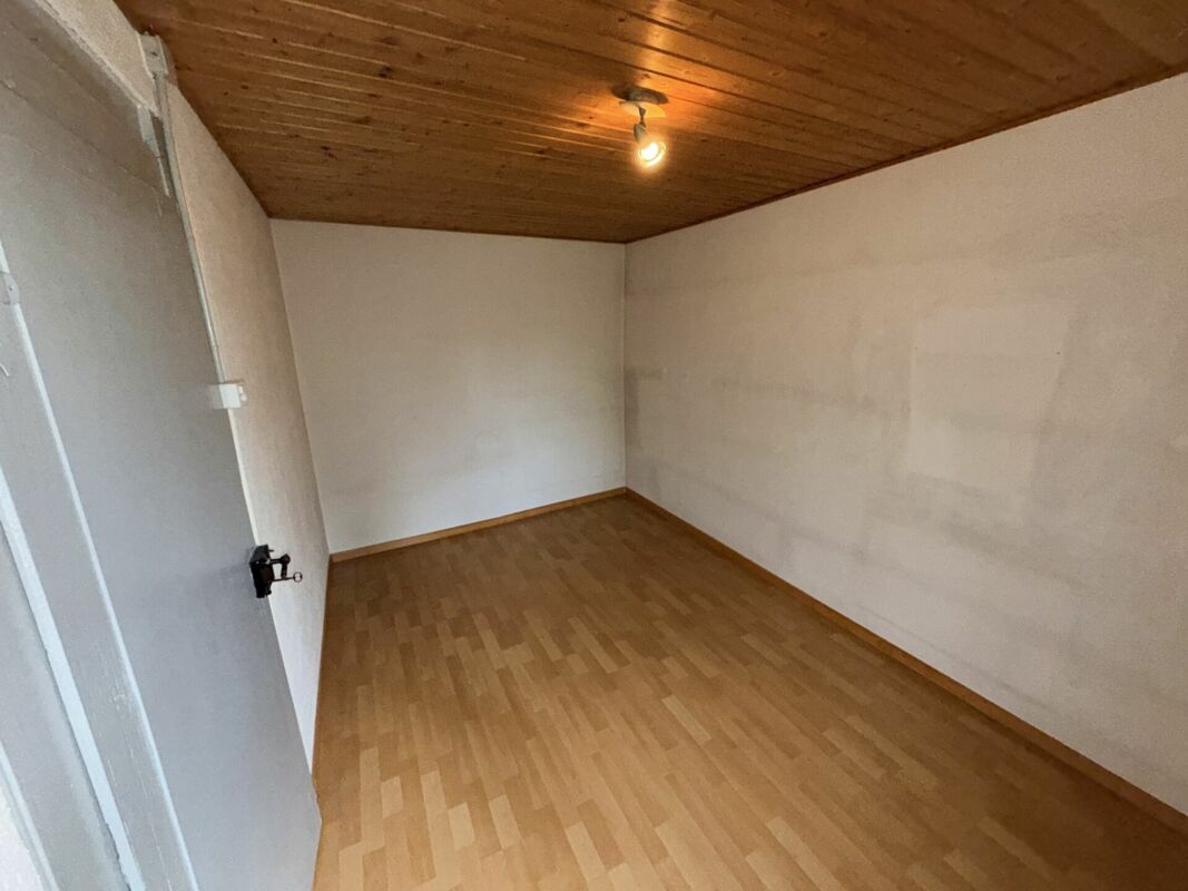 Seltene Gelegenheit: Wohnhaus mit Ökonomieteil und Baulandreserve auf 1'752 m² in Lostorf