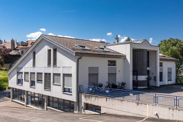 Proche Vevey : grand 3.5 p. modulable en 4.5 + bureau indépendant 10