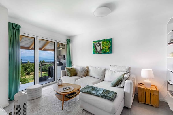 Duplex contemporain rénové avec vue sur le Léman et les Alpes 3