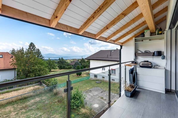 Duplex contemporain rénové avec vue sur le Léman et les Alpes 9