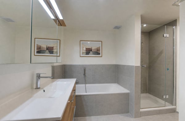 Bel appartement entièrement rénové à la situation très centrale 6