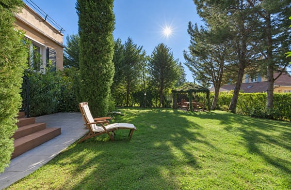 Maison de charme avec beau jardin dans un quartier calme 12