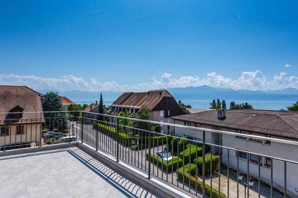 Le privilège d'un dernier étage face au Léman 2